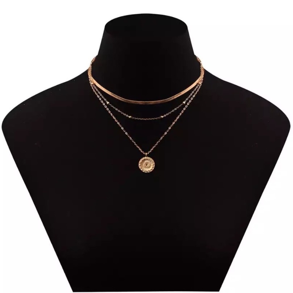 🎉 New Golden Layered Chain & Coin Necklace - Picture 7 of 8